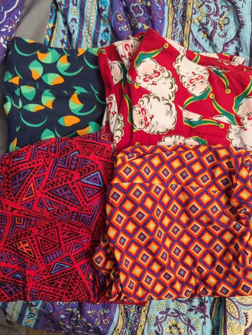 Colorful Patterned Bundle Of 4 Lularoe Leggings - Geometric & Santa Prints